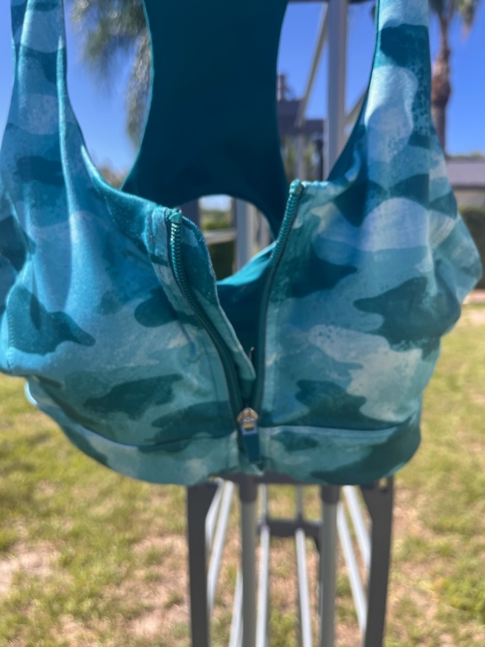 Tek Gear Teal Camo Zip-Front Sports Bra - Size Small - Picture 4 of 11